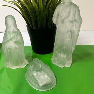 Vintage Celebration Satin Frosted Crystal Glass Nativity Set 3 piece set